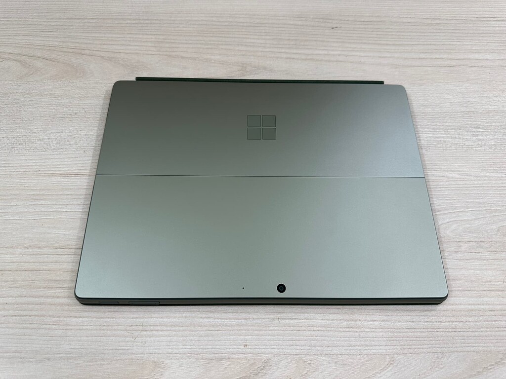 Microsoft-Surface-Pro-9-i5-8GB-256GB-05