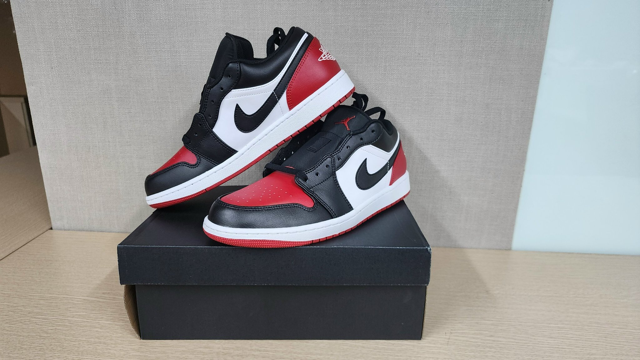 Đấu giá giày Nike Air Jordan low size 44 end 22h24 ngày 2/2/24 - Rao ...
